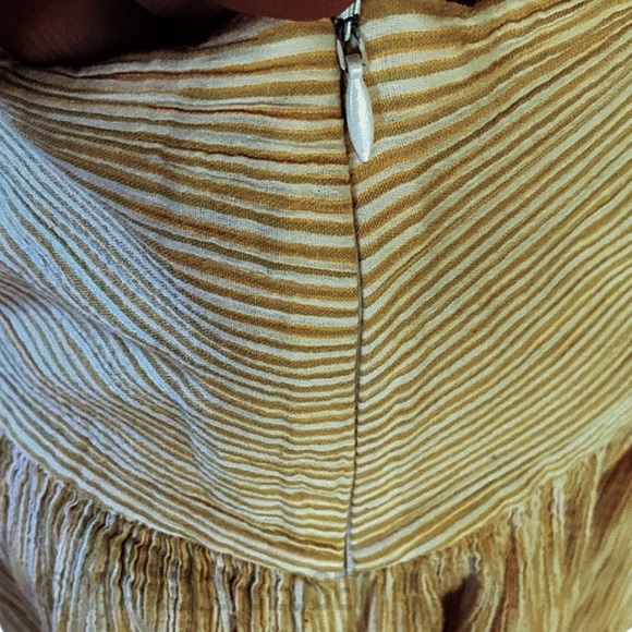 (SFERA) SZ 40 European Yellow/White Textured Pinstripe Mini Skirt EUC - Picture 8 of 10